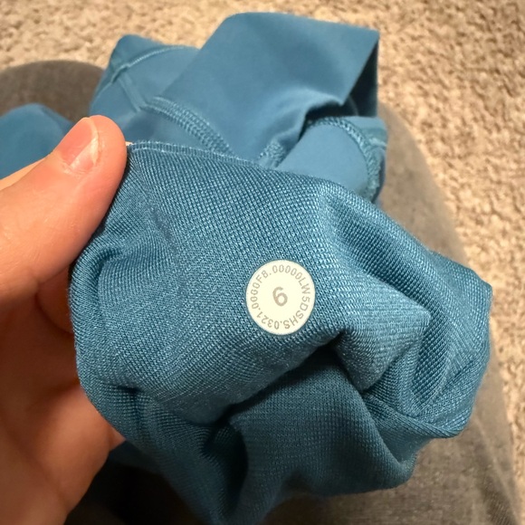 Lululemon leggings size 6 - Picture 3 of 3